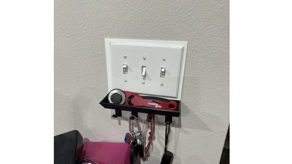 Key Hooks for Wall with Storage Tray - 3 Gang - Mounted